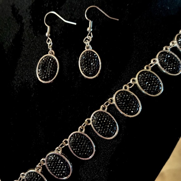 Druzy Cut Jewelry Set: Necklace, Bracelet, Earrings - Picture 2 of 4